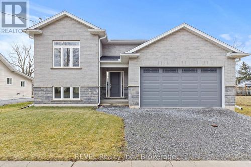 735 Dominion Rd, Fort Erie, ON, L2A1G9 | Card Image