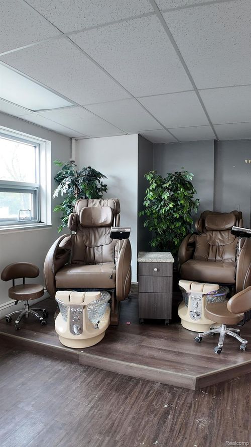 18718 Grand River Ave, Detroit, MI, 48223-2215 | Card Image