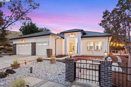 8053 Kelok Way, Clayton, CA, 94517 | Card Image