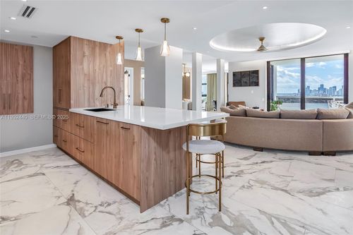 apt-2104-9 Island Ave, Miami Beach, FL, 33139-1343 | Card Image