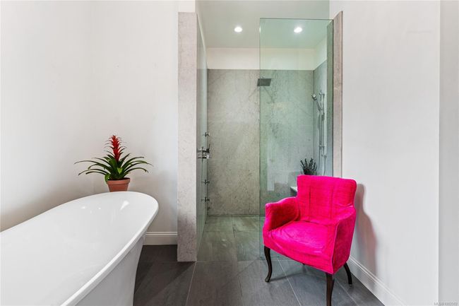 1023 St Charles St, House other with 3 bedrooms, 3 bathrooms and 6 parking in Victoria BC | Image 33
