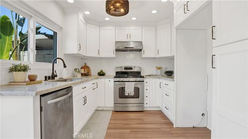 2160 W Wellington Cir, Anaheim, CA, 92804-4313 | Card Image