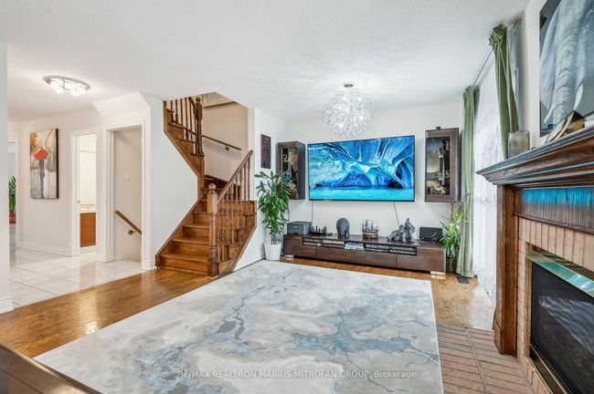 8 Louana Cres, Condo with 4 bedrooms, 4 bathrooms and 2 parking in Vaughan ON | Image 19