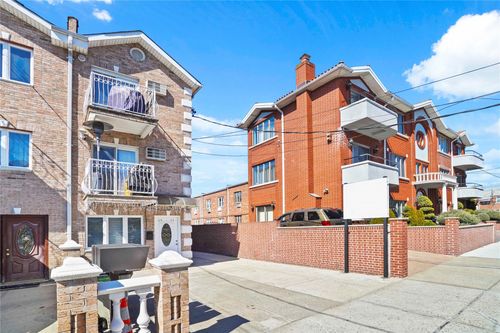 69 62nd Dr, Middle Village, NY, 11379-1195 | Card Image
