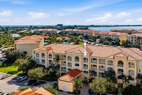 ph04-1 Harbour Isle Dr E, Fort Pierce, FL, 34949-2753 | Card Image