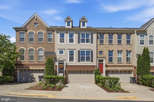 9026 Phita Ln, MANASSAS PARK, VA, 20111-8043 | Card Image