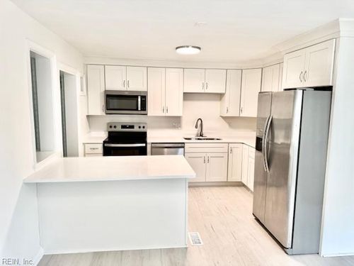 107 Sinclair St, Norfolk, VA, 23505-4355 | Card Image