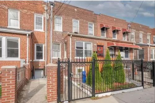 951 E 221st St, Bronx, NY, 10469-1015 | Card Image