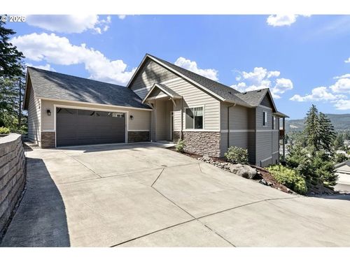 6451 Dogwood St, Springfield, OR, 97478-7751 | Card Image