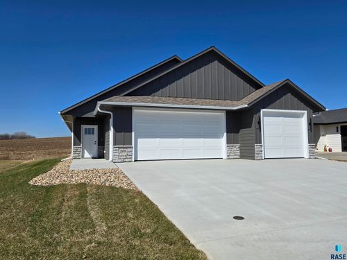 205 N Wildcat Dr, Sioux Falls, SD, 57110-6315 | Card Image