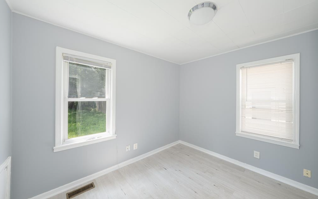 23383 Cayuga Ave, House other with 2 bedrooms, 1 bathrooms and null parking in Hazel Park MI | Image 11