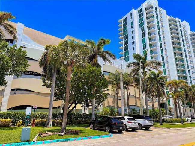 1501 - 7928 East Dr, Condo with 2 bedrooms, 2 bathrooms and null parking in North Bay Village FL | Image 2