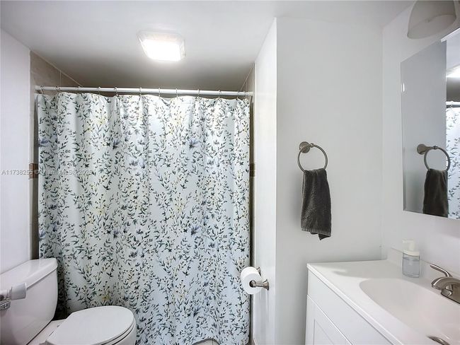 APT-308 - 9915 W Okeechobee Rd, Condo with 2 bedrooms, 2 bathrooms and null parking in Hialeah Gardens FL | Image 17