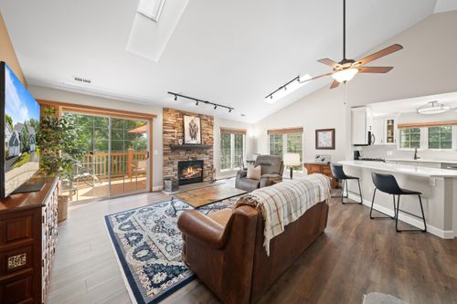 1045 Lakeland Dr, Lake Geneva, WI, 53147-5017 | Card Image