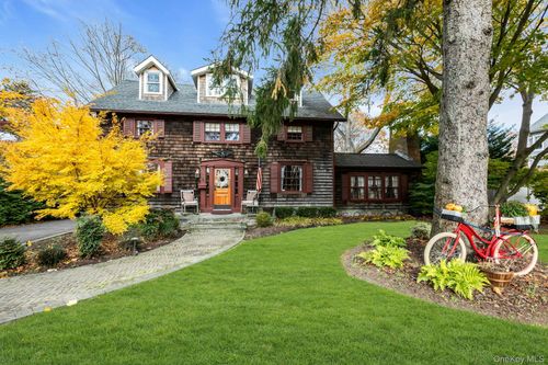 105 Academy St, Bayport, NY, 11705-1706 | Card Image