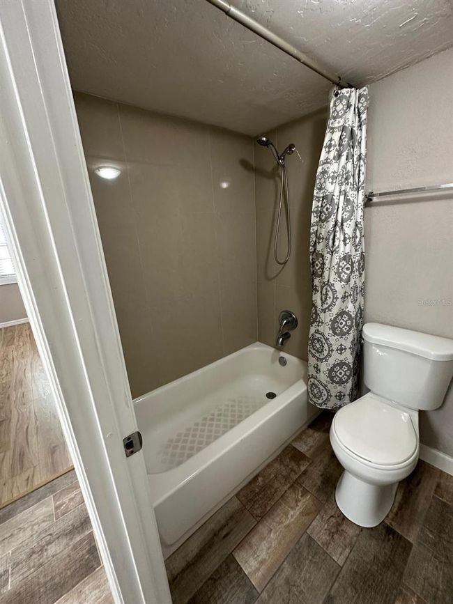 Bathroom | Image 9