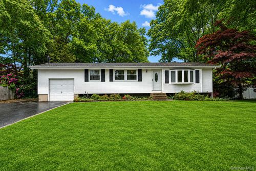 16 Lodge Ln, East Setauket, NY, 11733-3302 | Card Image