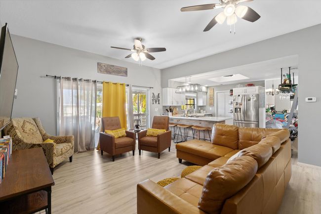 Living Area | Image 11