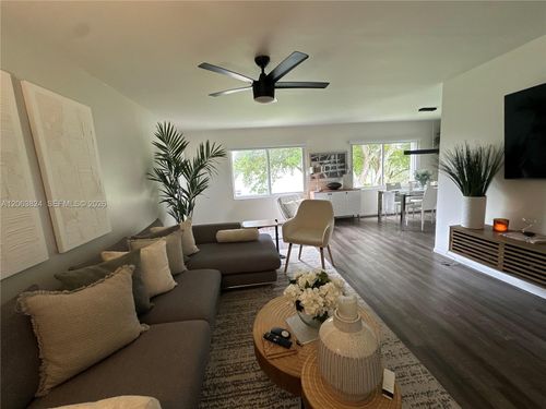 301a-13550 Sw 6th Ct, Pembroke Pines, FL, 33027-2041 | Card Image