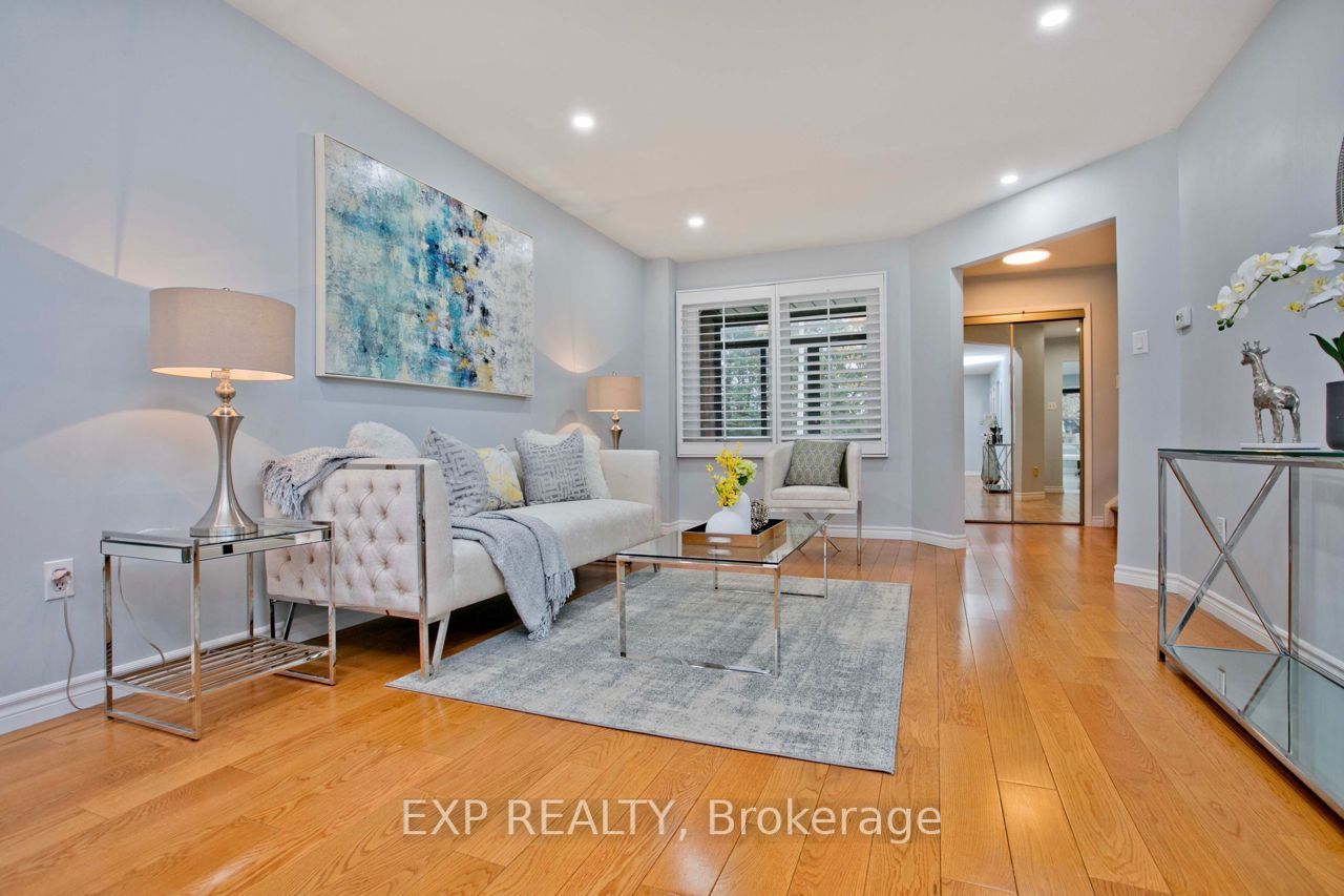 Residential Lease in Richmond Hill 3