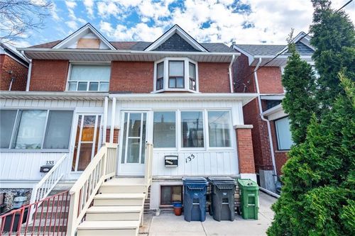 135 Hope St, Toronto, ON, M6E1K2 | Card Image
