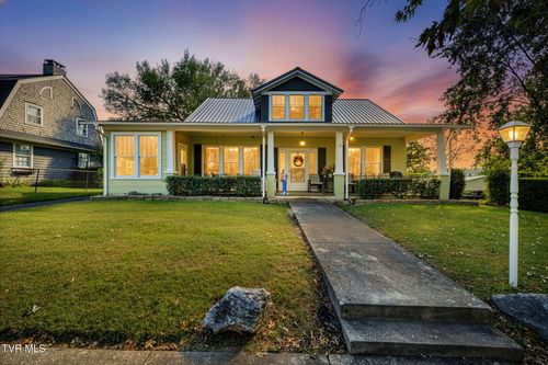 813 Watauga St, Kingsport, TN, 37660-4451 | Card Image
