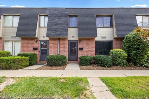 3v-216 Moore Rd, Avon Lake, OH, 44012-1246 | Card Image