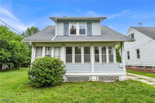 19601 Raymond St, Maple Heights, OH, 44137-1752 | Card Image