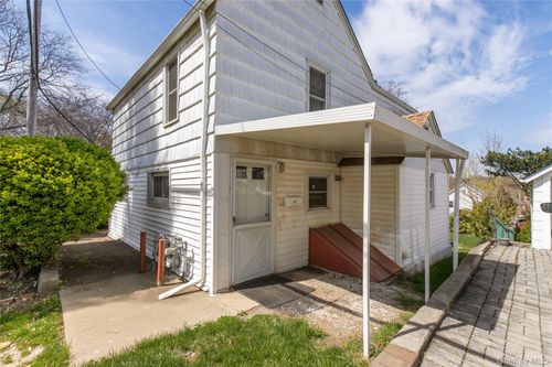 11 Lee Ct, Great Neck, NY, 11024-1426 | Card Image