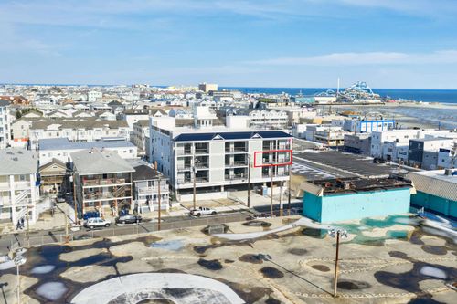 201-323 E Oak Ave, Wildwood, NJ, 08260-4819 | Card Image