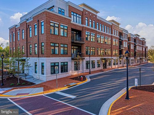203-5 Stationmaster St Se, LEESBURG, VA, 20175-3651 | Card Image