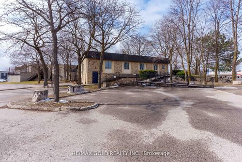 2109 Oxford St E, London, ON, N5V2Z9 | Card Image