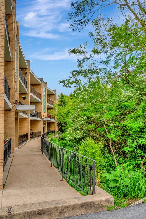 307-8616 W 95th Pl, Hickory Hills, IL, 60457-1768 | Card Image
