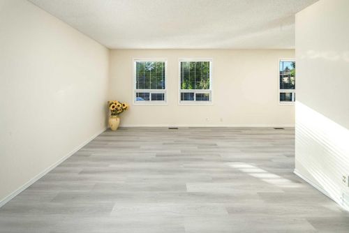 20 Bernard Way Nw, Calgary, AB, T3K2B9 | Card Image