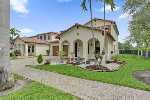 8541 Nw 38th St, Pembroke Pines, FL, 33024-5016 | Card Image