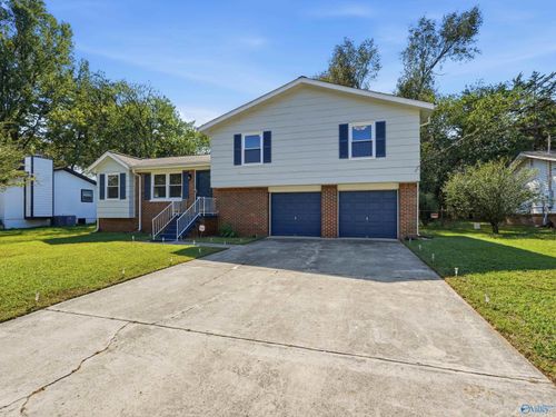 4045 Knollbrook Dr Nw, Huntsville, AL, 35810-1831 | Card Image