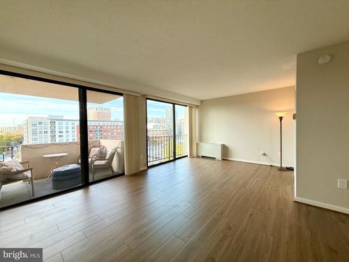 apt-715-4141 N Henderson Rd, ARLINGTON, VA, 22203-2419 | Card Image
