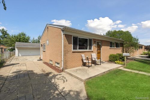 30207 Pinto Dr, Warren, MI, 48093-5054 | Card Image