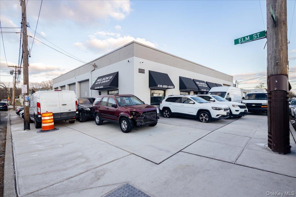 459 Babylon Tpke, Freeport, NY 11520