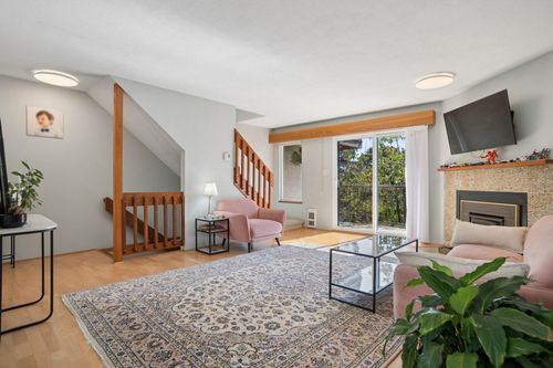 4-220 W 16th St, North Vancouver, BC, V7M1T6 | Card Image