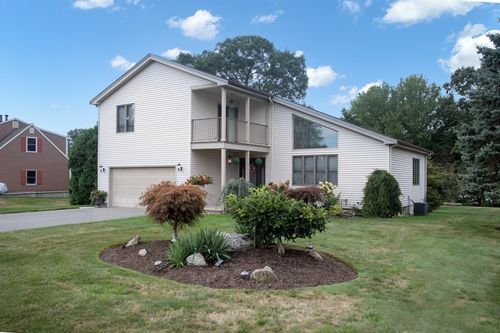 165 Yankee Peddler Dr, Somerset, MA, 02726-4133 | Card Image