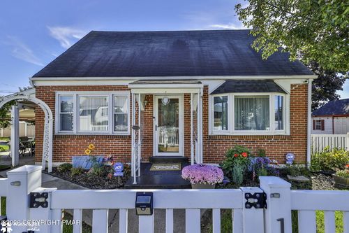 1134 E Cedar St, Allentown, PA, 18109-1963 | Card Image