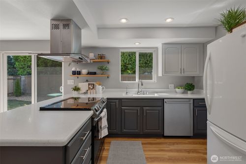 10527 Beardslee Boulevard, Bothell, WA, 98011 | Card Image