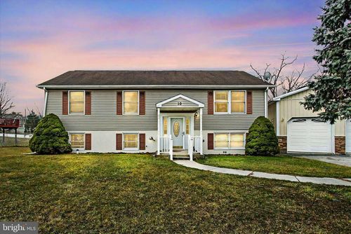 10 Heights Ct, ABBOTTSTOWN, PA, 17301-9770 | Card Image