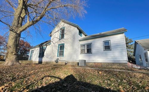 801 Main St, Crescent City, IL, 60928-8086 | Card Image