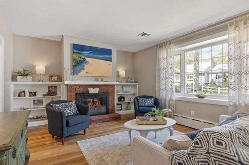 12 Seagull St, Rockport, MA, 01966-2127 | Card Image