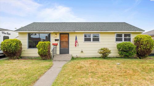 1712 N 16th Ave, Pasco, WA, 99301-3542 | Card Image