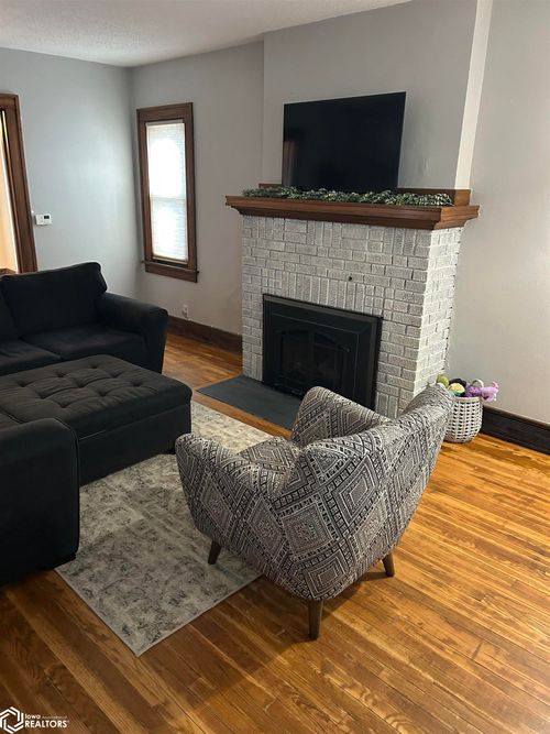 309 W State St, Marshalltown, IA, 50158-5721 | Card Image