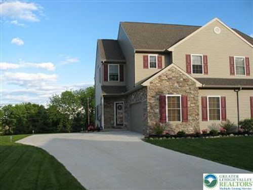 8376 Scenic View Dr, BREINIGSVILLE, PA, 18031-4102 | Card Image