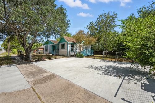 2530 Dunbar St, Corpus Christi, TX, 78405-2422 | Card Image
